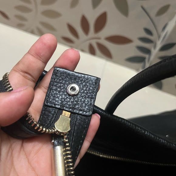 Authentic Tods tote 👜 with expandable storage soft pebbled leather durable - Picture 9 of 13